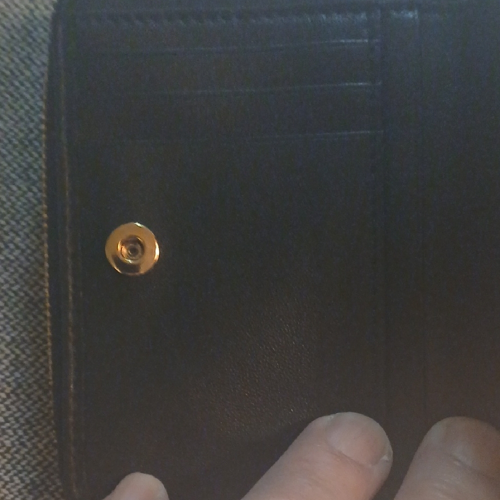 Versace Black Quilted Leather Wallet with Gold Medusa Logo - Picture 13 of 15